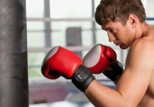 Сила, уверенность и дисциплина: Как бокс и боксерские клубы формируют мужской характер и здоровье
