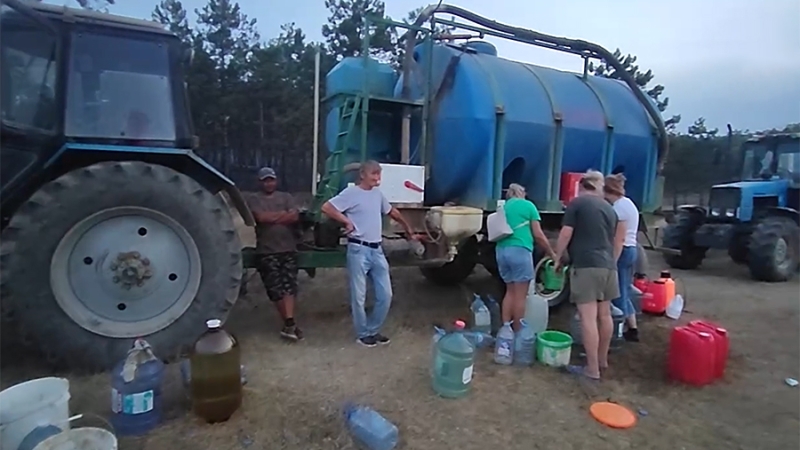 Добровольцы приняли участие в тушении лесного пожара в Крыму