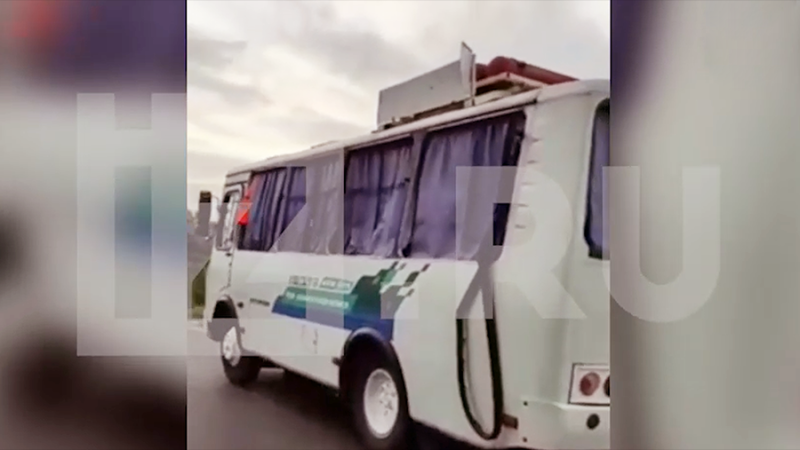 Появились кадры последствий удара дрона ВСУ по служебному автобусу в Шебекино