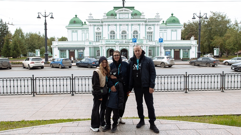 Семья 18-миллионного гостя выставки «Россия» посетила Омскую область