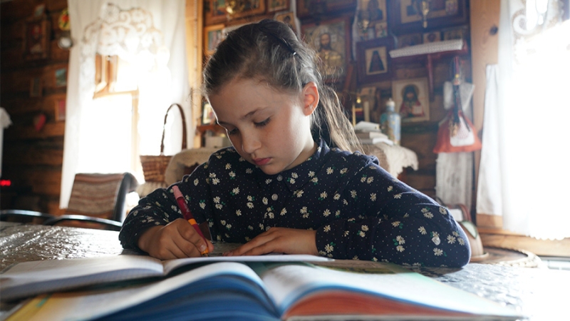 Врач дала советы, как сбалансировать учебу и отдых ребенка