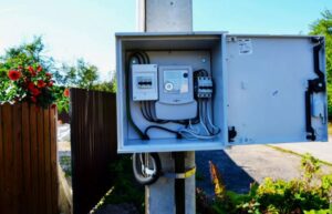 Профессиональное подключение электричества на земельном участке: услуги энергоэкспертов