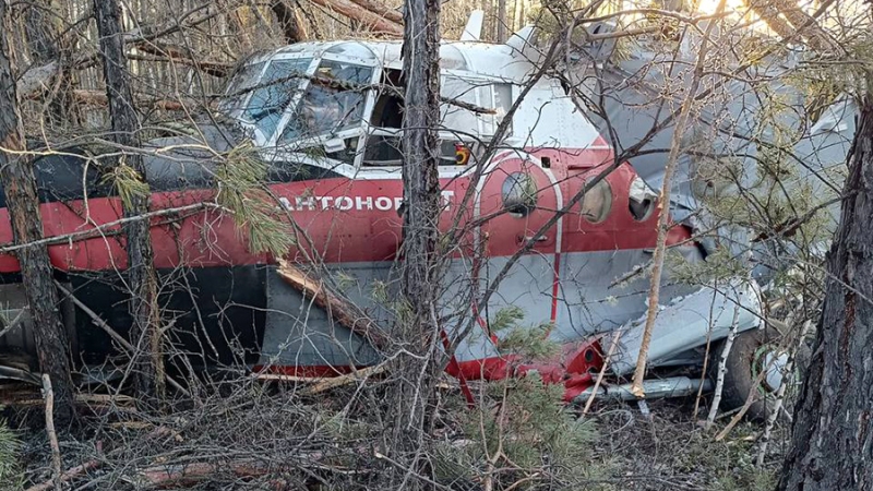 Опубликованы кадры с места аварийной посадки самолета Ан-3 в Якутии