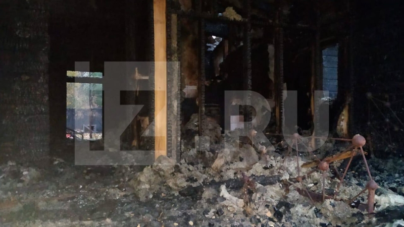 Появились кадры пожара в доме депутата в Ленобласти