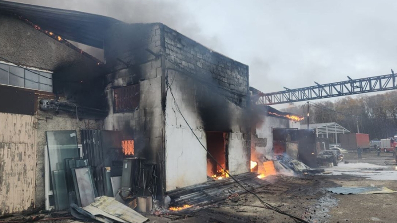 Пожар в производственном здании в Подольске локализовали на площади 3,6 тыс. кв. м