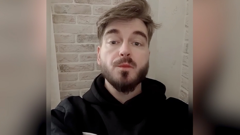 Вокалисту группы «Аффинаж» Калинину повредили гортань в клинике Петербурга