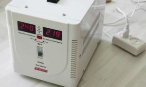 Стабилизатор напряжения 1500: обзор, характеристики и применение