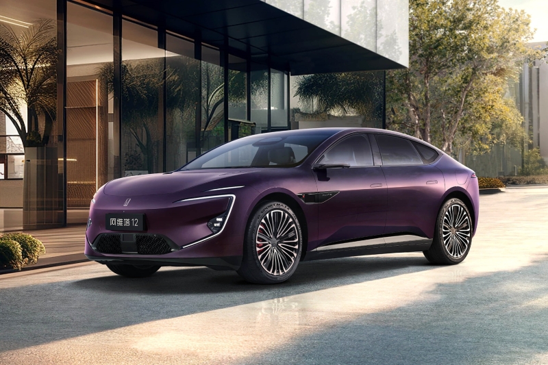 Эффектный седан Avatr 12 обновлён на втором году жизни и обзавёлся версией в ДВС