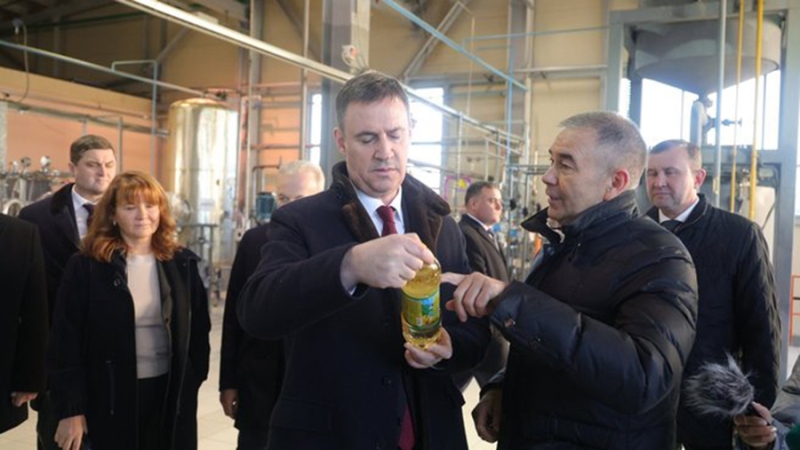 Патрушев посетил Чишминский маслоэкстракционный завод в Башкортостане