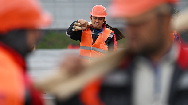 Песков заявил о необходимости регламентировать трудовую миграцию