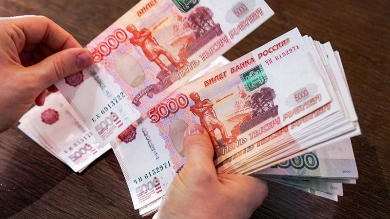 Путин подписал закон о доплатах наставникам на предприятиях