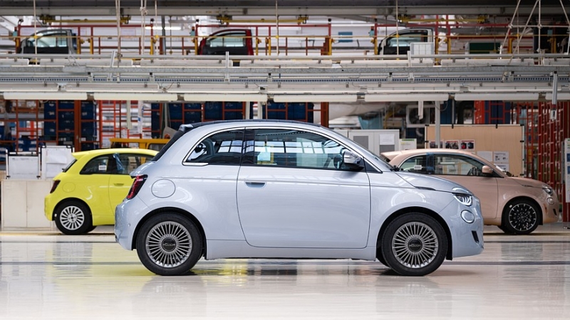 Слабый спрос заставил снова приостановить производство Fiat 500e