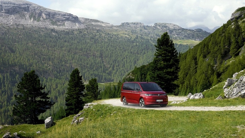 Трёхмоторные Volkswagen Multivan и California eHybrid 4Motion выходят на рынок