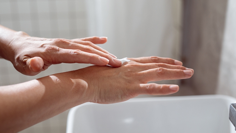 Врач заявила о необходимости обратить внимание на сухость кожи в холод