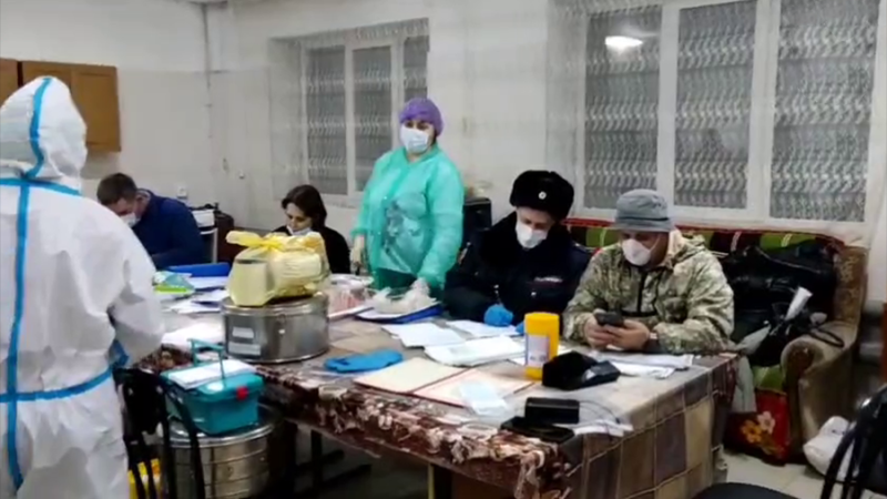 Жена главы соццентра на Алтае рассказала, что инфекцию мог занести новый постоялец