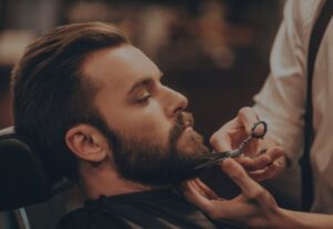 Искусство моделирования бороды: создание индивидуального стиля в барбершопе