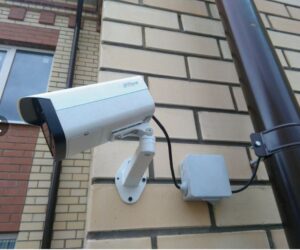 На что обратить внимание при выборе оборудования для видеонаблюдения дома, подъезда и парковки