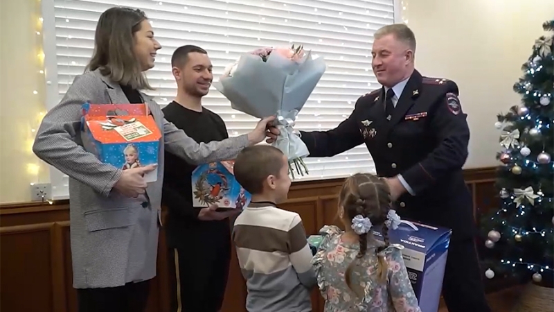 Глава МВД России принял участие в акции «Елка желаний»