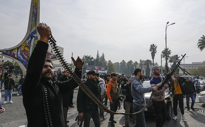 Между «головорезами» и «освободителями» истинные демократы разницы почти не видят