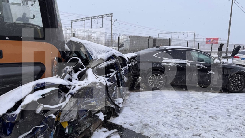 На трассе М-4 полностью перекрыли движение в сторону Москвы из-за ДТП