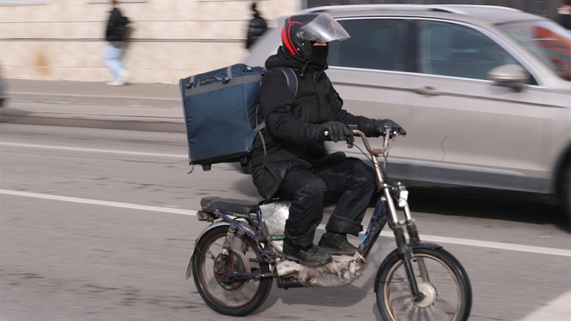 Почти 20% женщин предпочли сами оплачивать доставку еды для себя и партнера