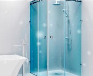 Преимущества и недостатки стеклянных душевых кабин