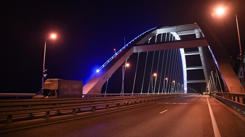 Движение по Крымском мосту временно перекрыто