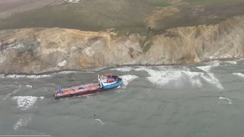 Около 2,4 тыс. т нефтепродуктов попало в Черное море после ЧП с танкерами