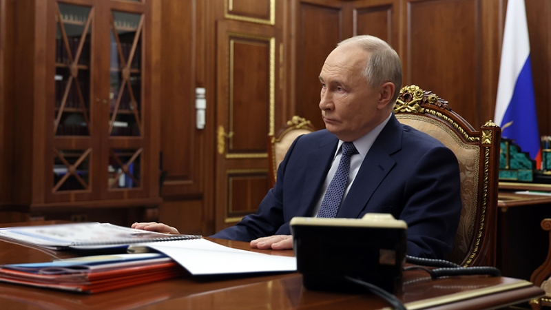 Путин поручил разработать проект основ государственной языковой политики