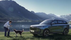 JAECOO J5: обзор основных характеристик и возможностей