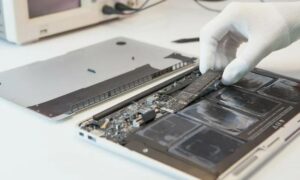 Почему ремонт MacBook требует особого подхода?
