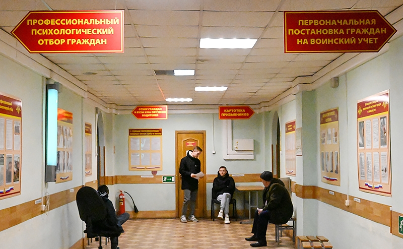 Макрона призвать в ВС РФ не смогут из-за диагноза, а вот сифилитика и шизофреника — вполне