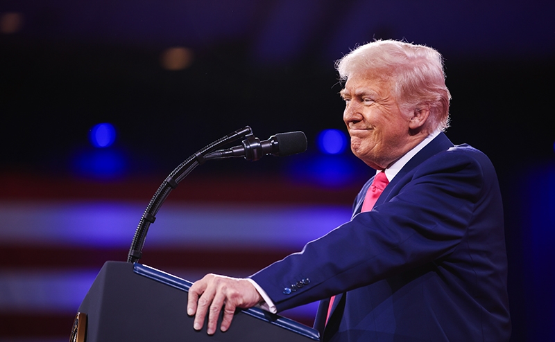 Трамп решил добить Зеленского окончательно, настаивая на его встрече с Путиным