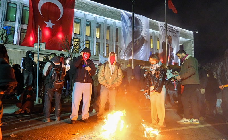 Горячие дни в Стамбуле: Эрдоган отправил оппозицию греметь кастрюлями
