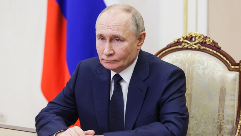 Путин присвоил звание Героя России космонавтам Гребенкину и Чубу