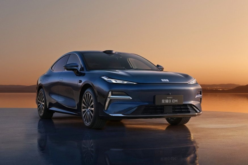 Седан Geely Galaxy E8 получил новую версию с другим дизайном