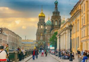Откройте для себя Санкт-Петербург: экскурсии по городу и его окрестностям