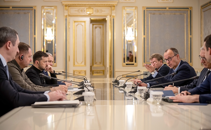 А теперь — кровяная! За титул какой колбасы поборется будущий канцлер Мерц