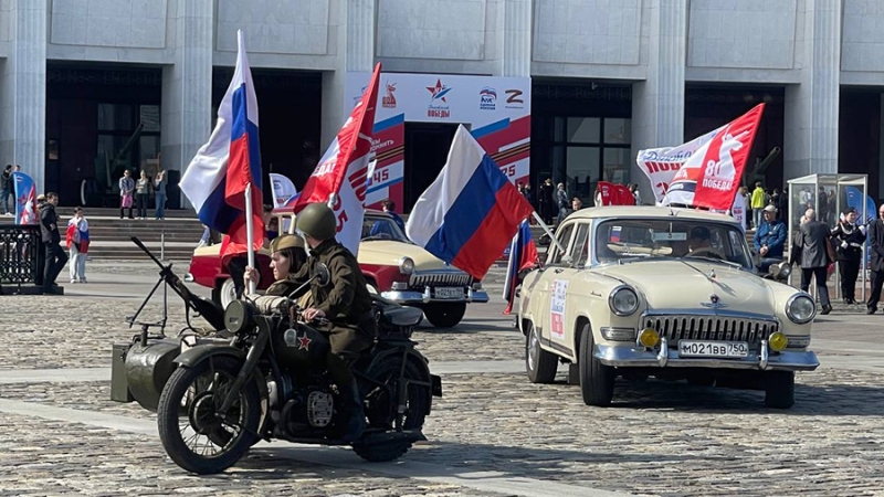 «Автопробег Победы» прошел на Поклонной горе в Москве