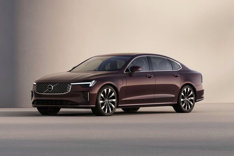 Флагманский седан Volvo S90 обновлён в духе родственных кроссоверов