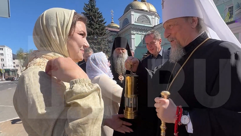 Многодетные мамы доставили Благодатный огонь из Москвы в Белгородскую область