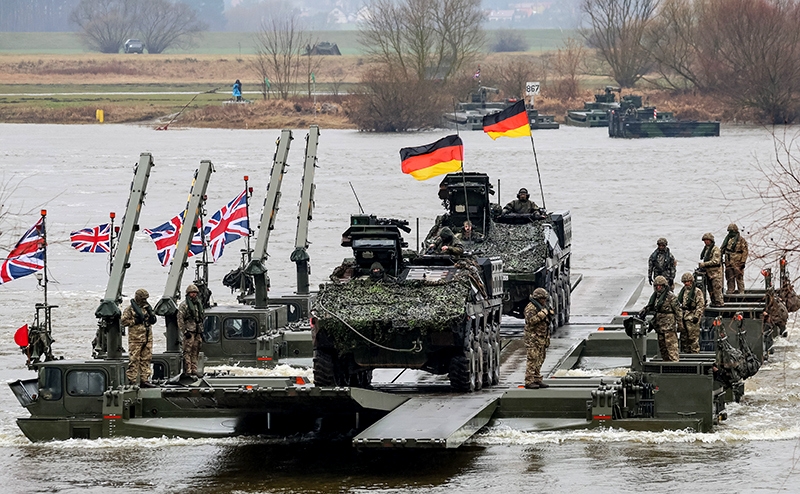 Натовские полицаи в Киеве, Днепропетровске и Одессе — условие Зеленского