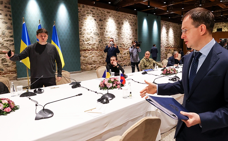 15 мая. Стамбул. Переговоры о мире на Украине отложены на три часа. Онлайн-трансляция