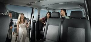 Экономия времени и сил: плюсы аренды минивэна с водителем на мероприятиях и свадьбах