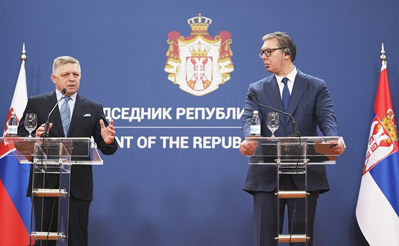 «Брюссель нам больше не указ»: Вучич и Фицо вытерли ноги об угрозы Каллас