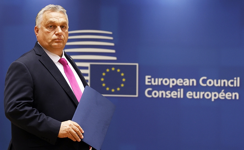 Четвертый рейх: Берлин и Париж намерены заткнуть рот Орбану