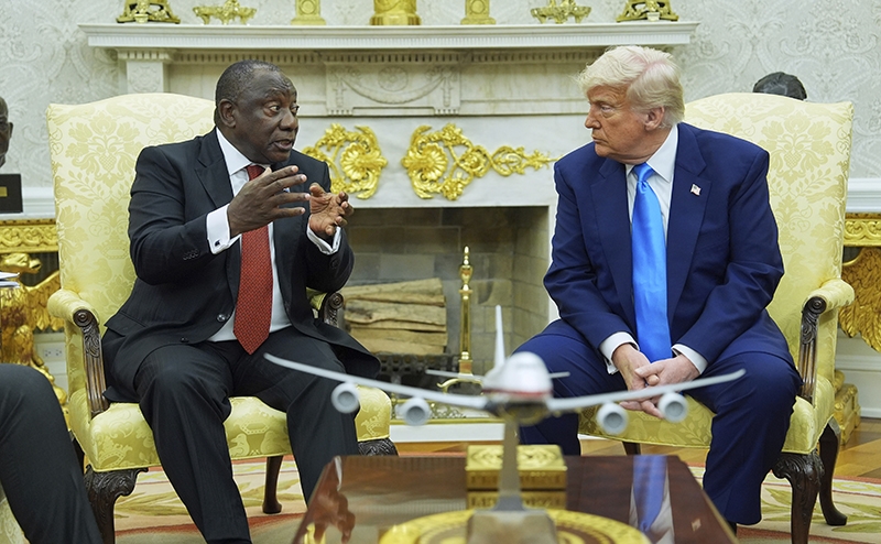 Гольф на редкоземельном поле: как Трамп прогнул президента ЮАР Рамафосу