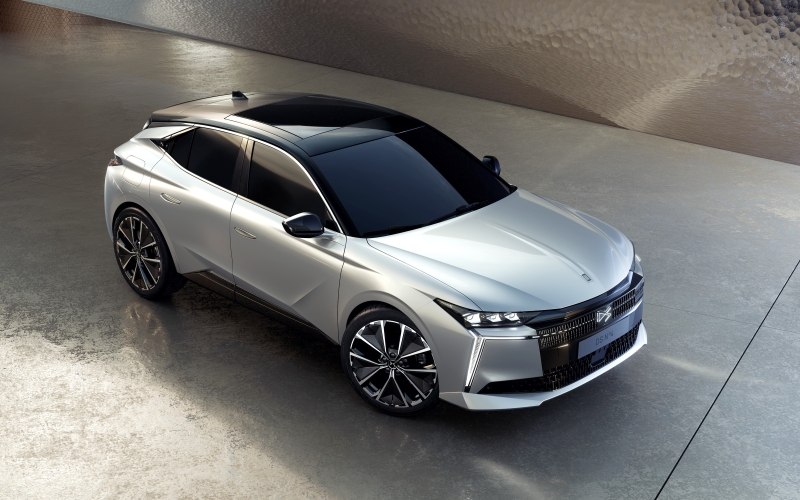 Хэтчбек DS 4 сменил имя на DS №4 после рестайлинга и обзавёлся электрической версией