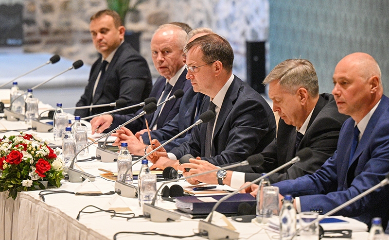 Камни преткновения на переговорах: Ватикан, Мединский, Зеленский, территории