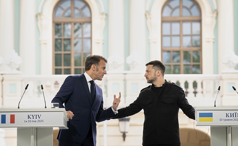 Макрон хотел проснуться в воскресенье героем дня, но Путин не дал ему побыть Наполеоном